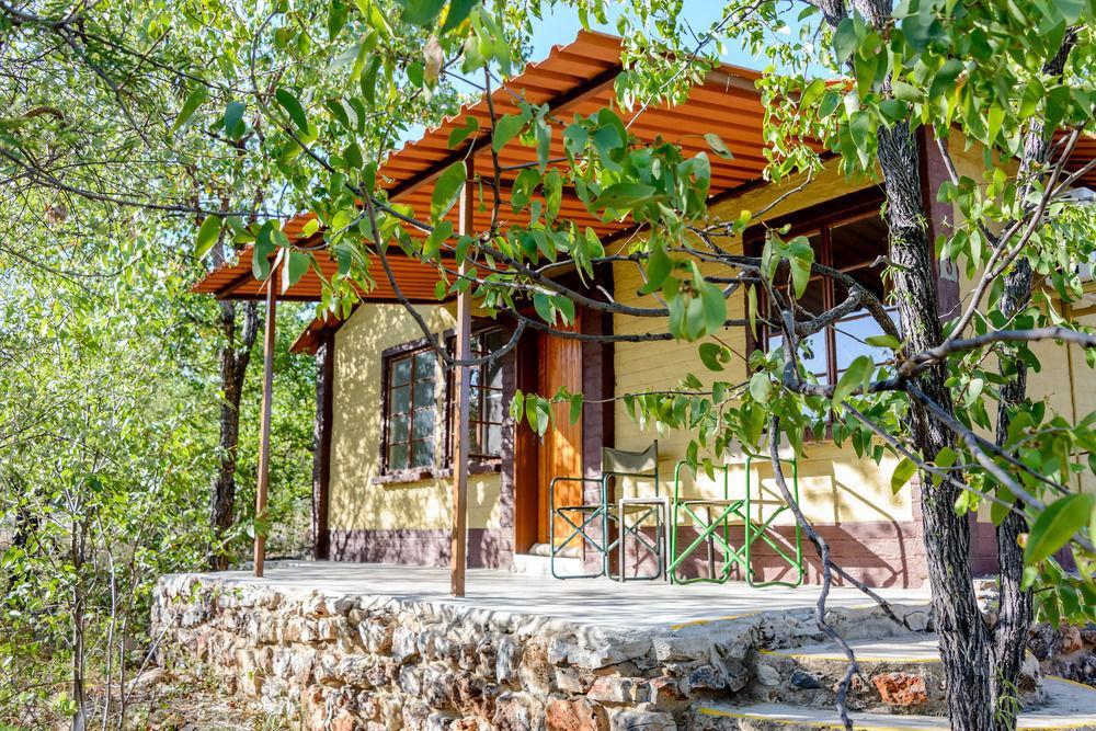Gondwana Etosha Safari Camp Villa Okaukuejo Bagian luar foto