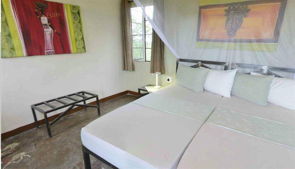 Gondwana Etosha Safari Camp Villa Okaukuejo Bagian luar foto