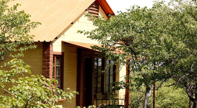 Gondwana Etosha Safari Camp Villa Okaukuejo Bagian luar foto