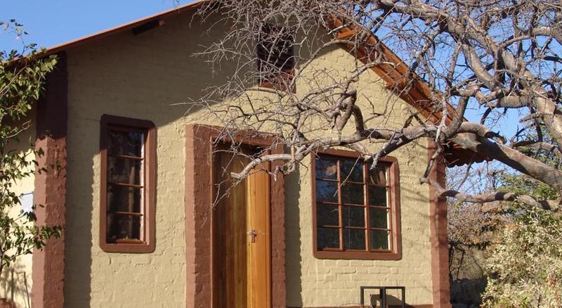 Gondwana Etosha Safari Camp Villa Okaukuejo Bagian luar foto